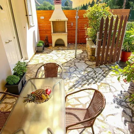 Aggeliki's Hideaway בית נופש *