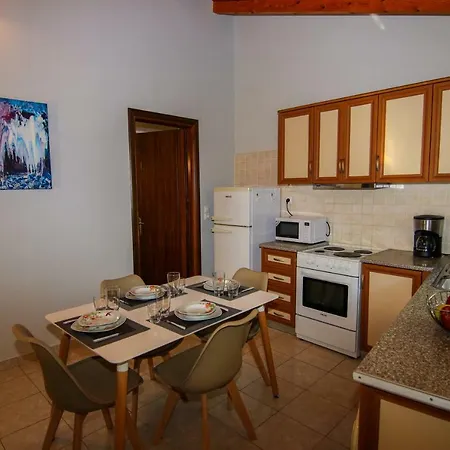 Aggeliki's Hideaway בית נופש *